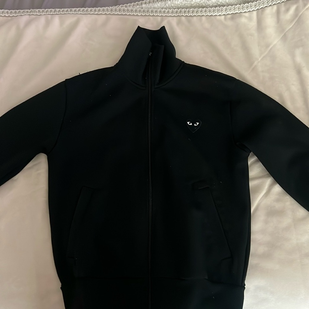 Comme des Garcons PLAY
size S
Lightly worn.